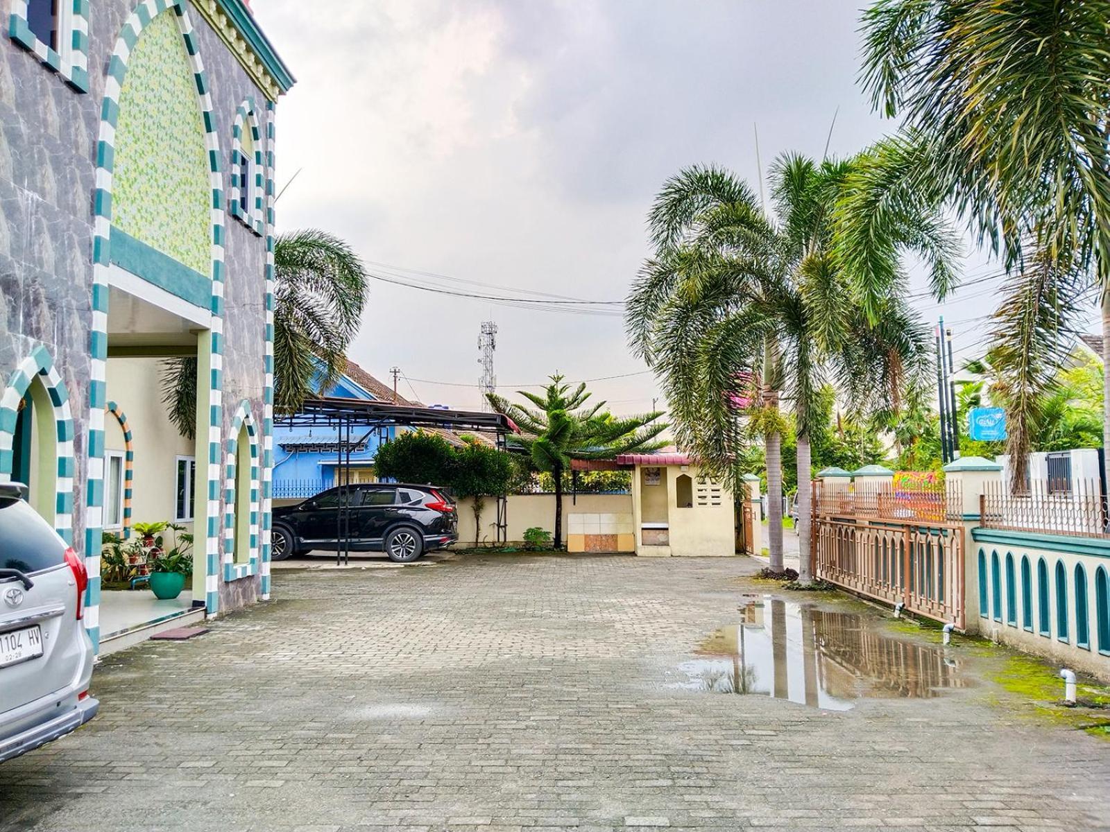 Grand Shaqilla Syariah Hotel Deli Tua ภายนอก รูปภาพ
